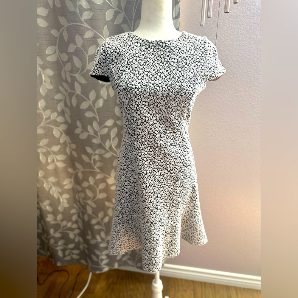 White black floral dress rufle short sleeve michael kors size m